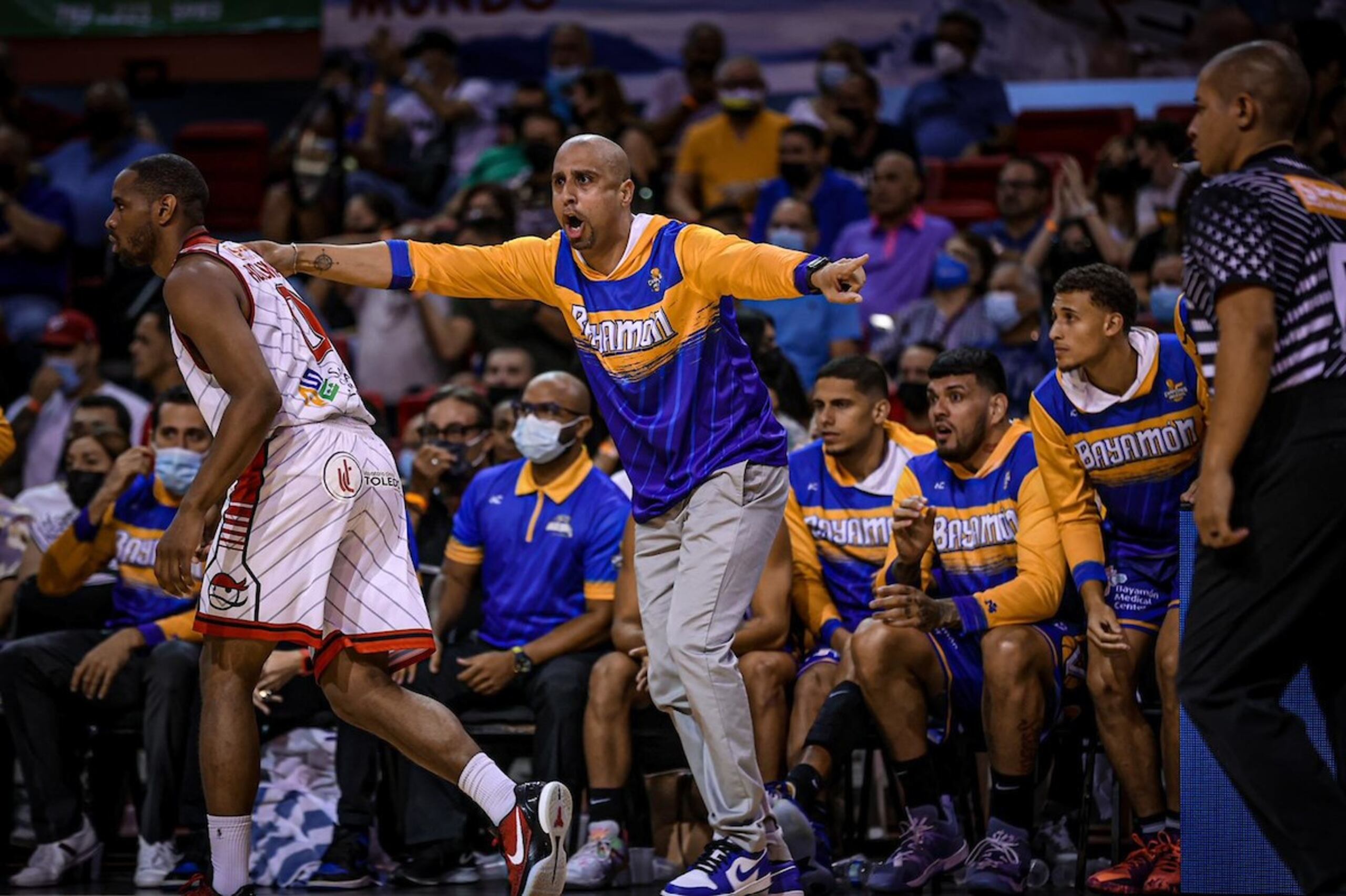 Nelson Colón, dirigente de los Vaqueros de Bayamón, espera reenfocar el equipo para el tercer encuentro de la semifinal ante Guaynabo.