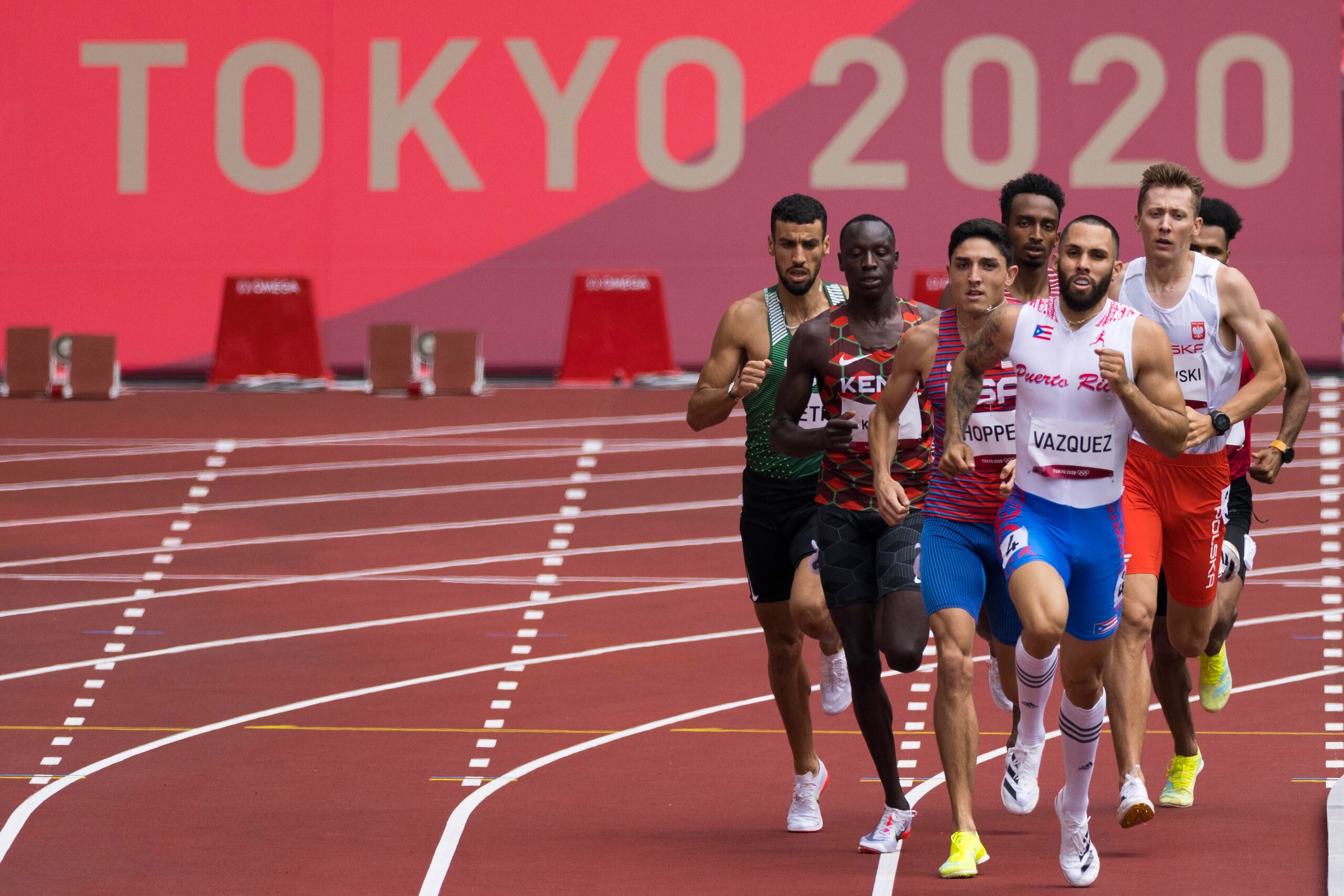 Pese a que llegó a estar primero en su preliminar de los 800 metros, el boricua Wesley Vázquez concluyó séptimo.