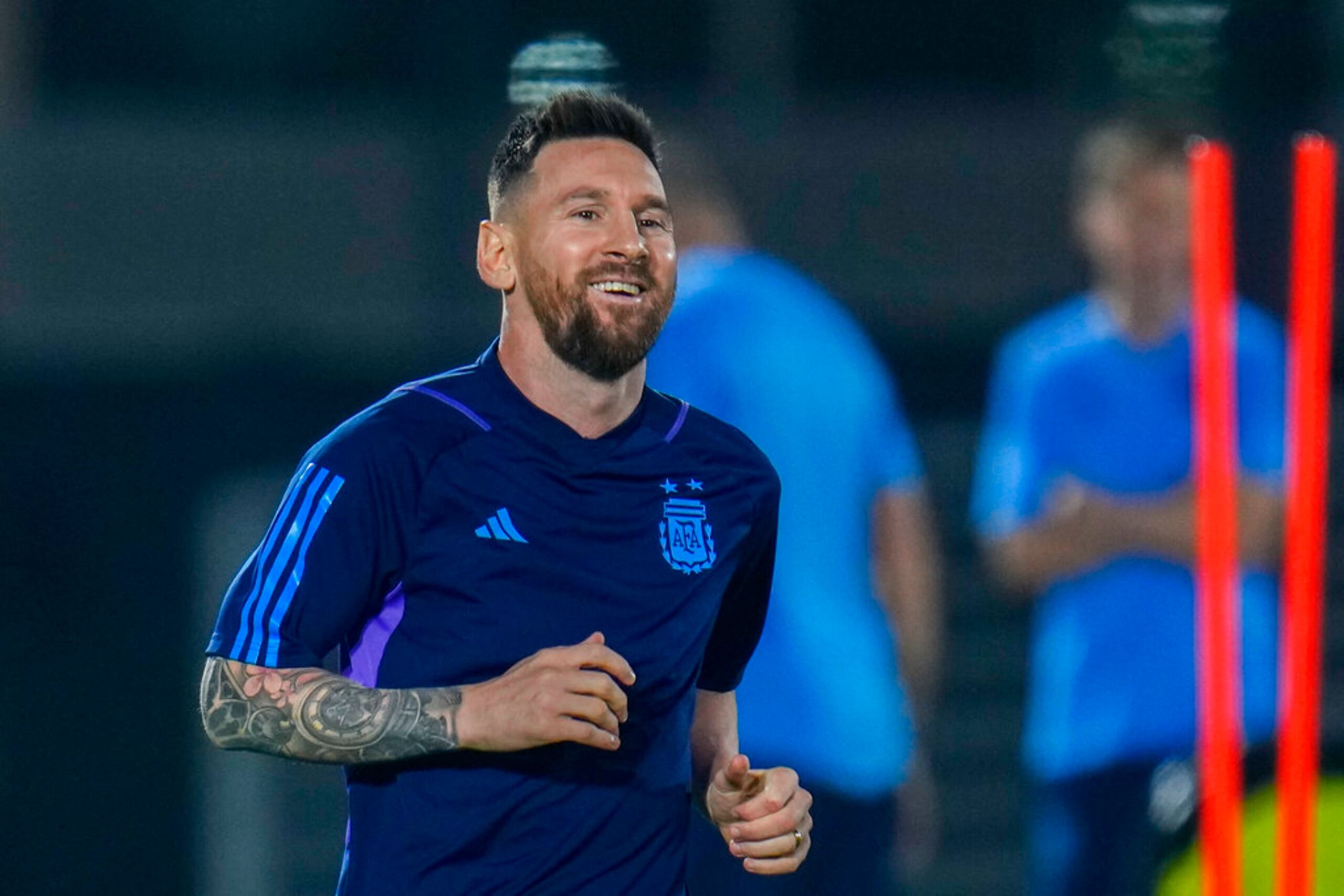 El delantero argentino Lionel Messi durante un entrenamiento en la víspera de la final del Mundial contra Francia.