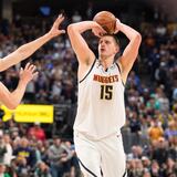 Nikola Jokic sigue fijando méritos para ser considerado el jugador mejor de la NBA