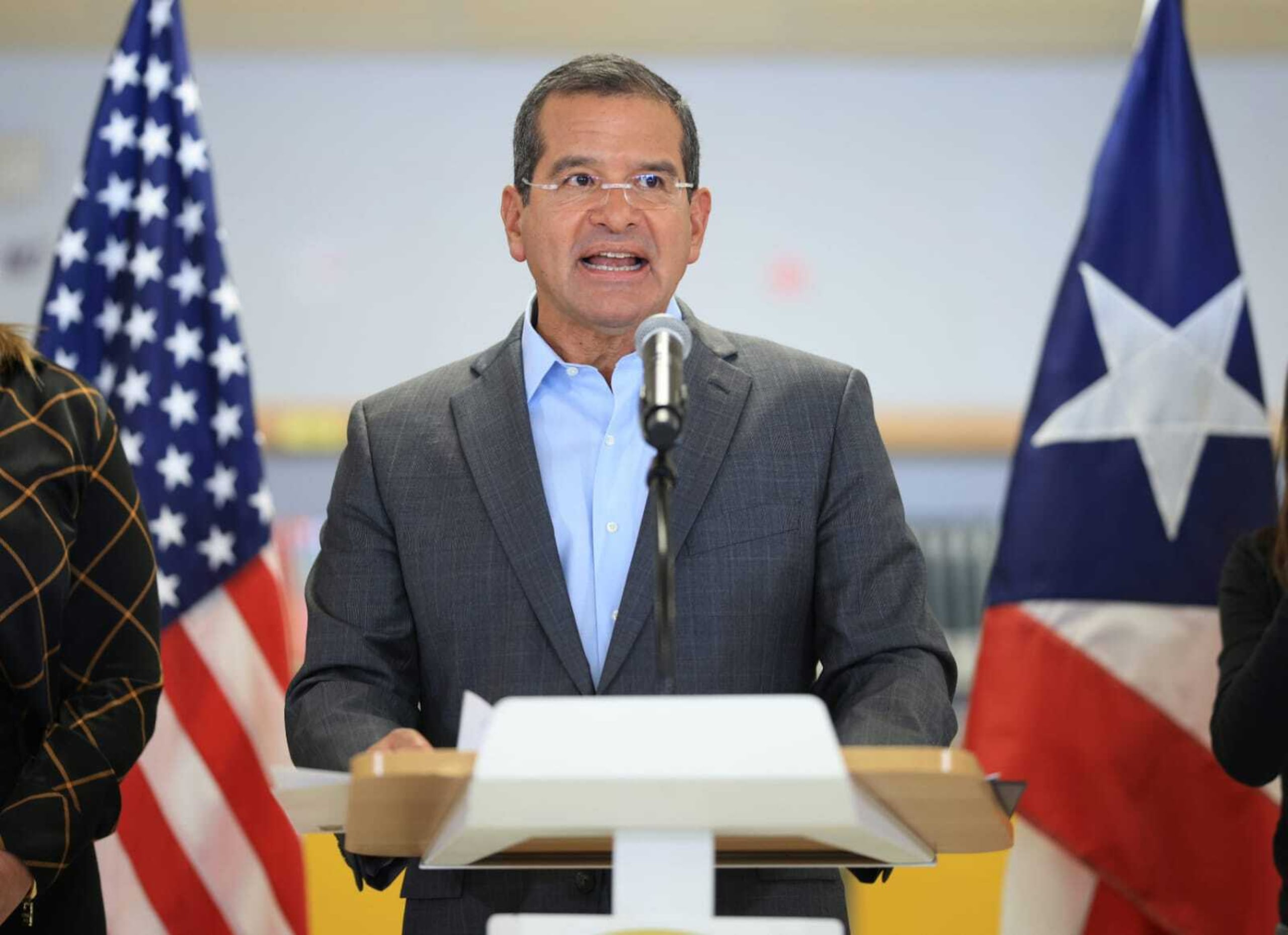 El gobernador Pedro Pierluisi anuncia firma de acuerdos que benefician a estudiantes de escuelas vocacionales del Departamento de Educación.