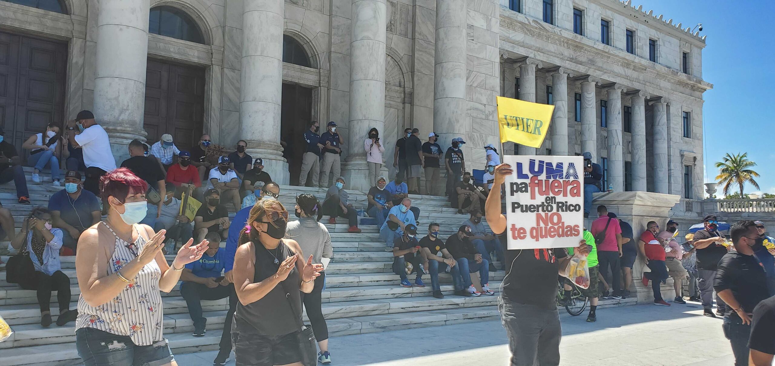 La supuesta pérdida de beneficios, principalmente el retiro, así como la falta de información en la que se encuentran sumidos los trabajadores en medio de este proceso de transición entre la AEE y LUMA fueron las principales quejas que realizaron los manifestantes.