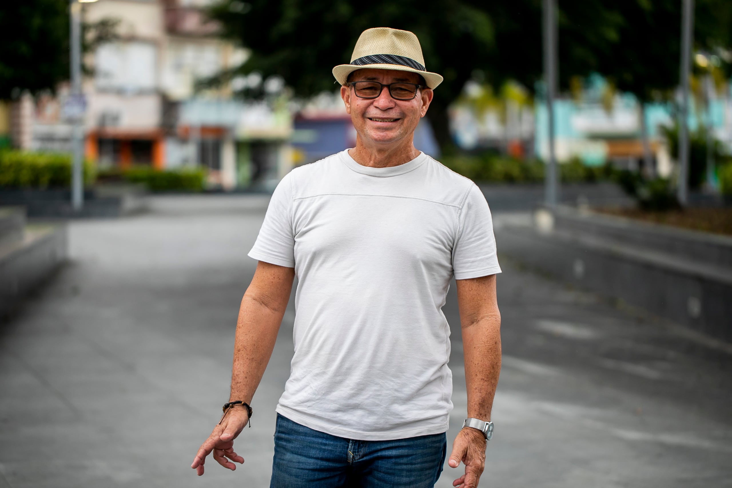 Kike Lafontaine, artista plástico, dibujante, pintor y creador de la bandera de Utuado.