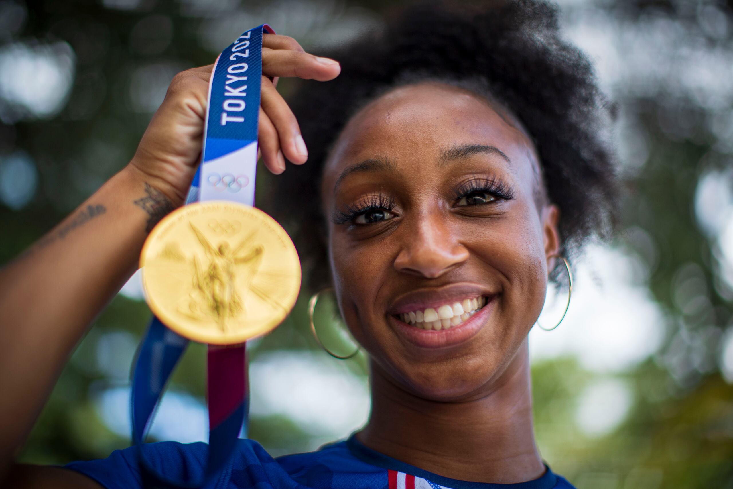 La medallista de oro de Puerto RIco en Tokio 2020, Jasmine Camacho-Quinn, viene para la Isla a traer su metal y a compartir con su gente.