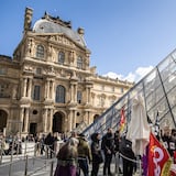 Bloquean el Museo del Louvre en protesta contra la reforma de las pensiones 