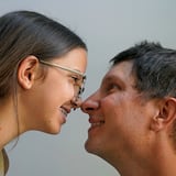 Padre celebra su mejor regalo: ver a su hija sanando luego que le donara parte de su hígado