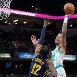 Charlotte hizo 158 puntos ante los Pacers de Indiana