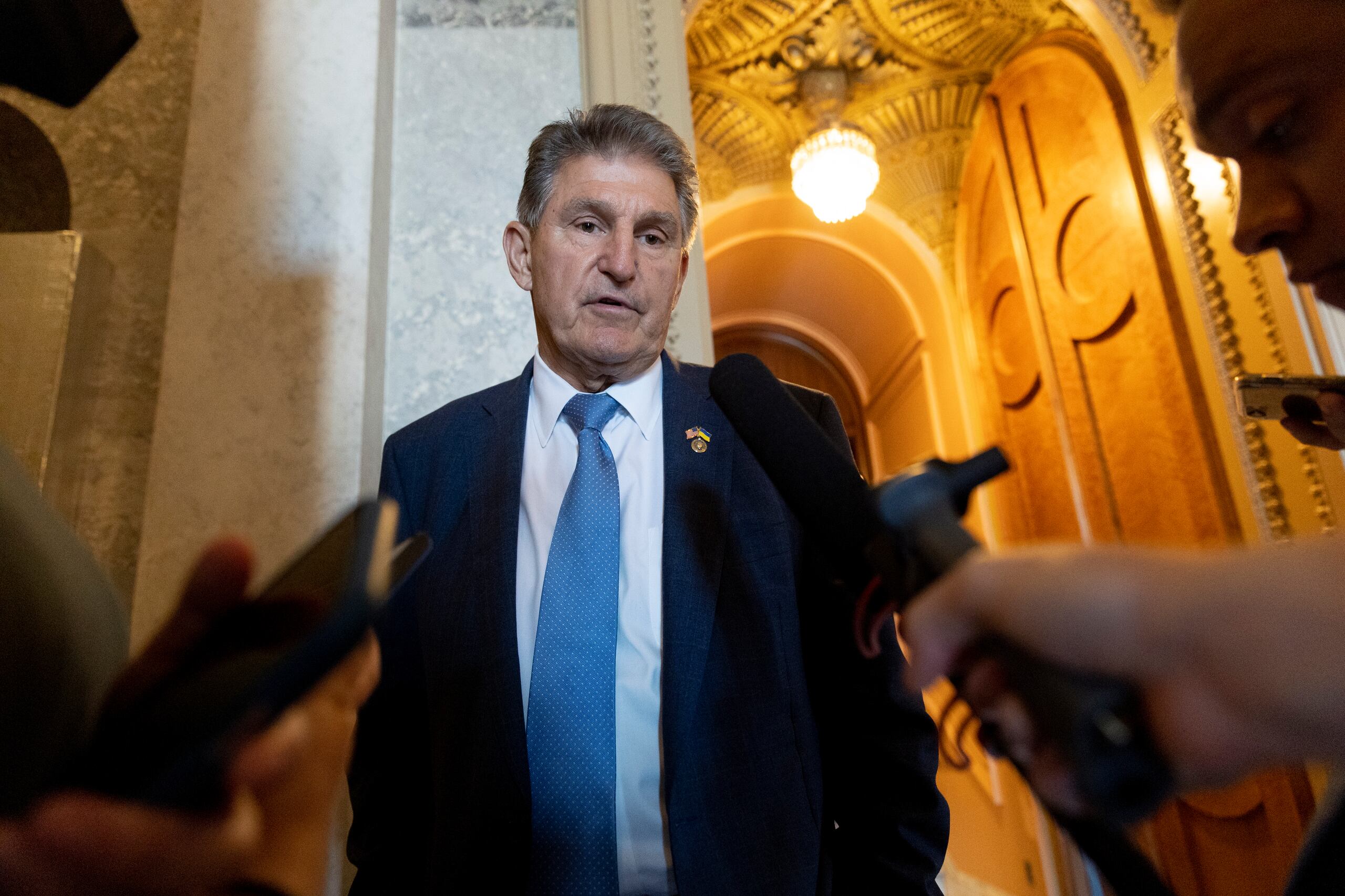 Joe Manchin fue uno de los senadores díscolos que favoreció el proyecto ambiental y fiscal de los demócratas.