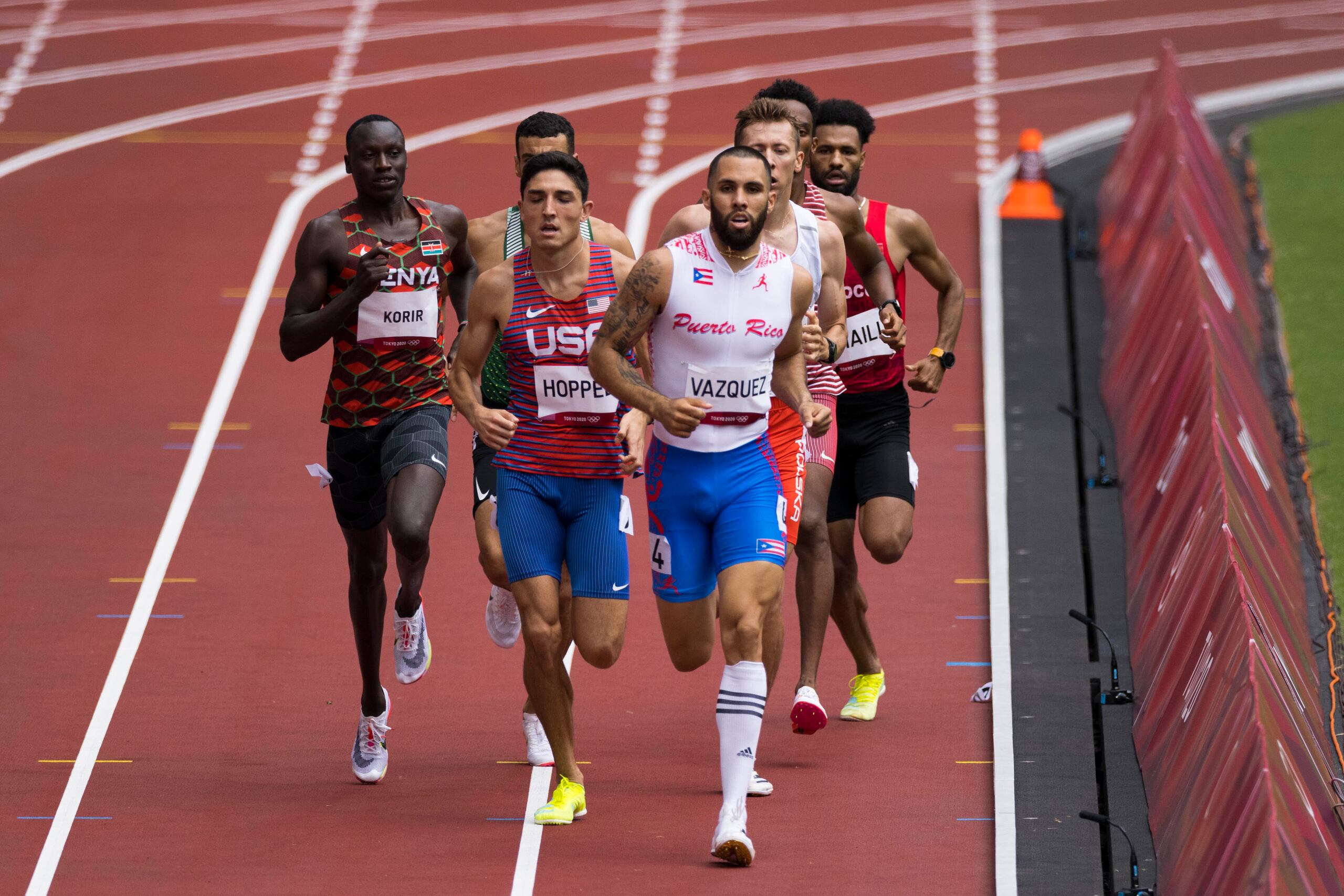 Wesley Vázquez, Ryan Sánchez y Andrés Arroyo en los 800 metros de Tokio 2020.