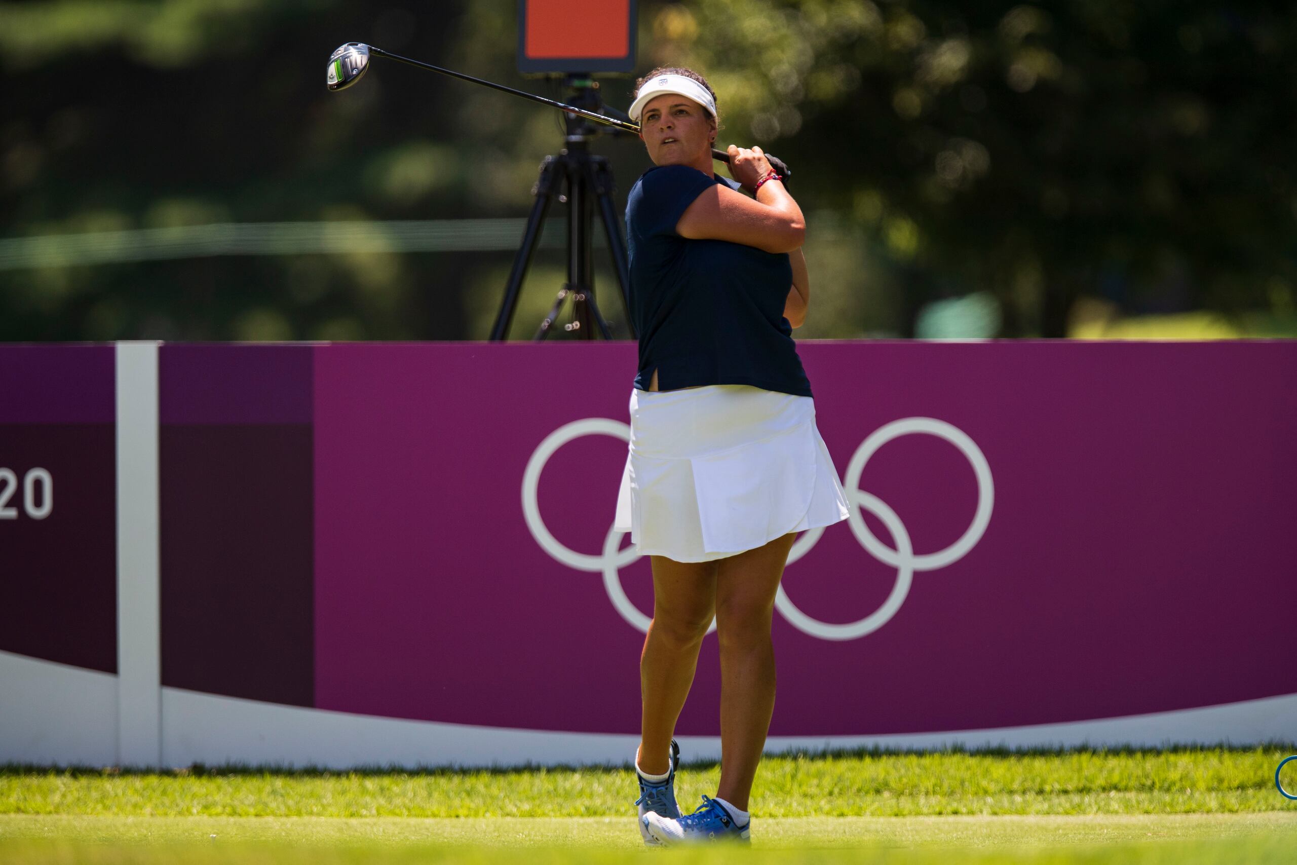 La golfista puertorriqueña María Fernanda Torres realiza un tiro durante la primera ronda del golf femenino.