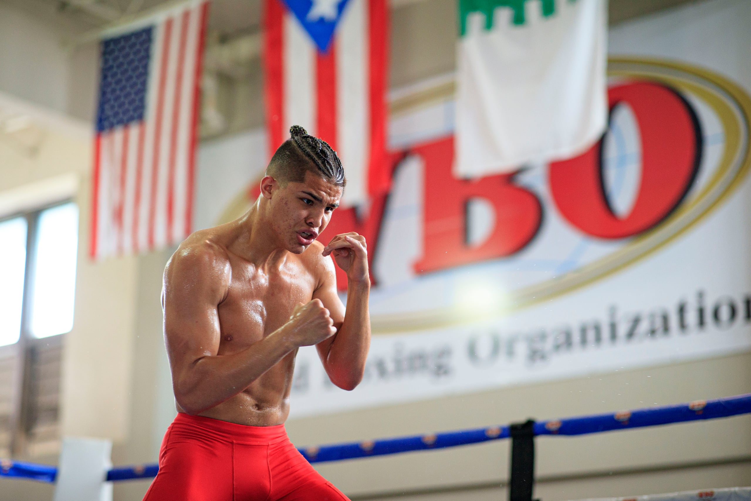 Otro de los jóvenes que podría llenar el vacío es grandes peleadores boricuas lo es Xander Zayas.