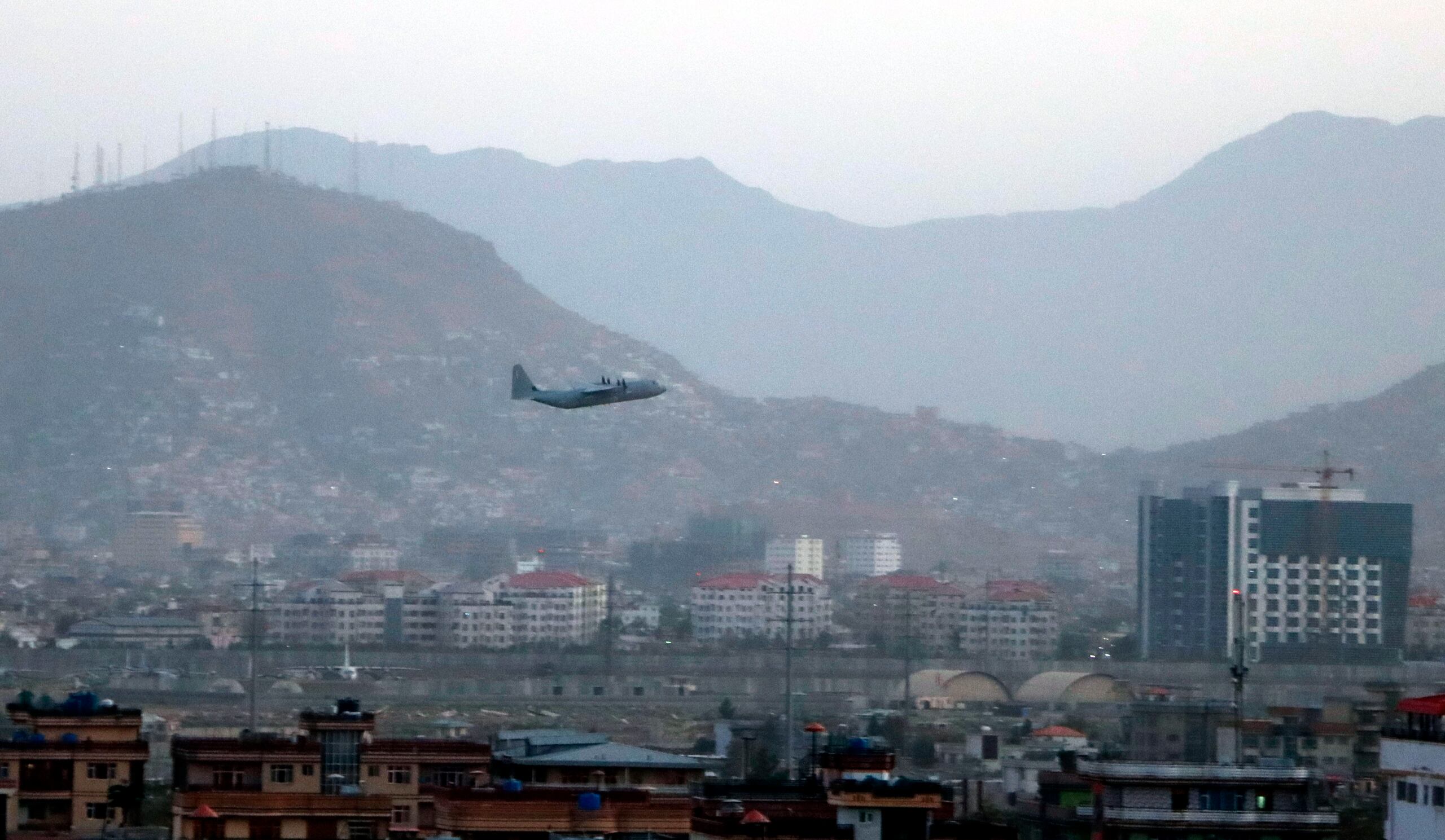 El ataque ocurrió en las afueras del aeropuerto de Kabul.