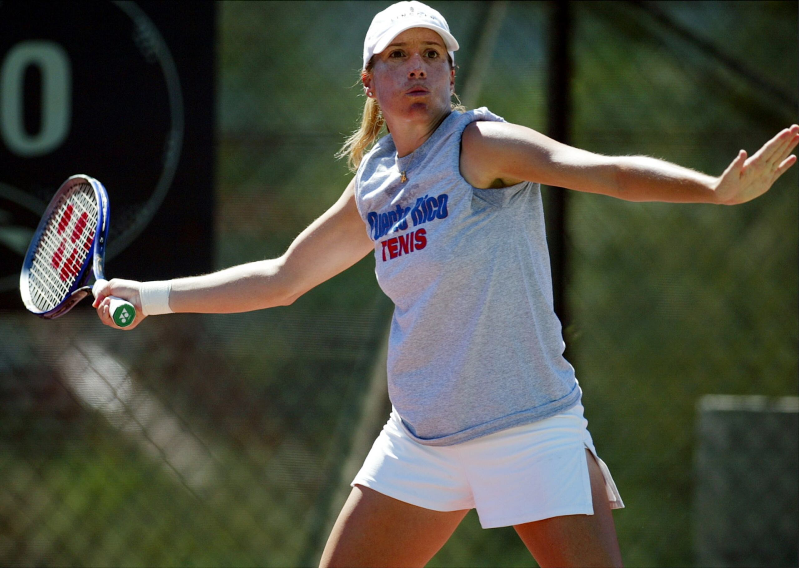 La tenista Kristina Brandi ganó la medalla de oro en los Juegos Centroamericanos y del Caribe en San Salvador, en el 2002.