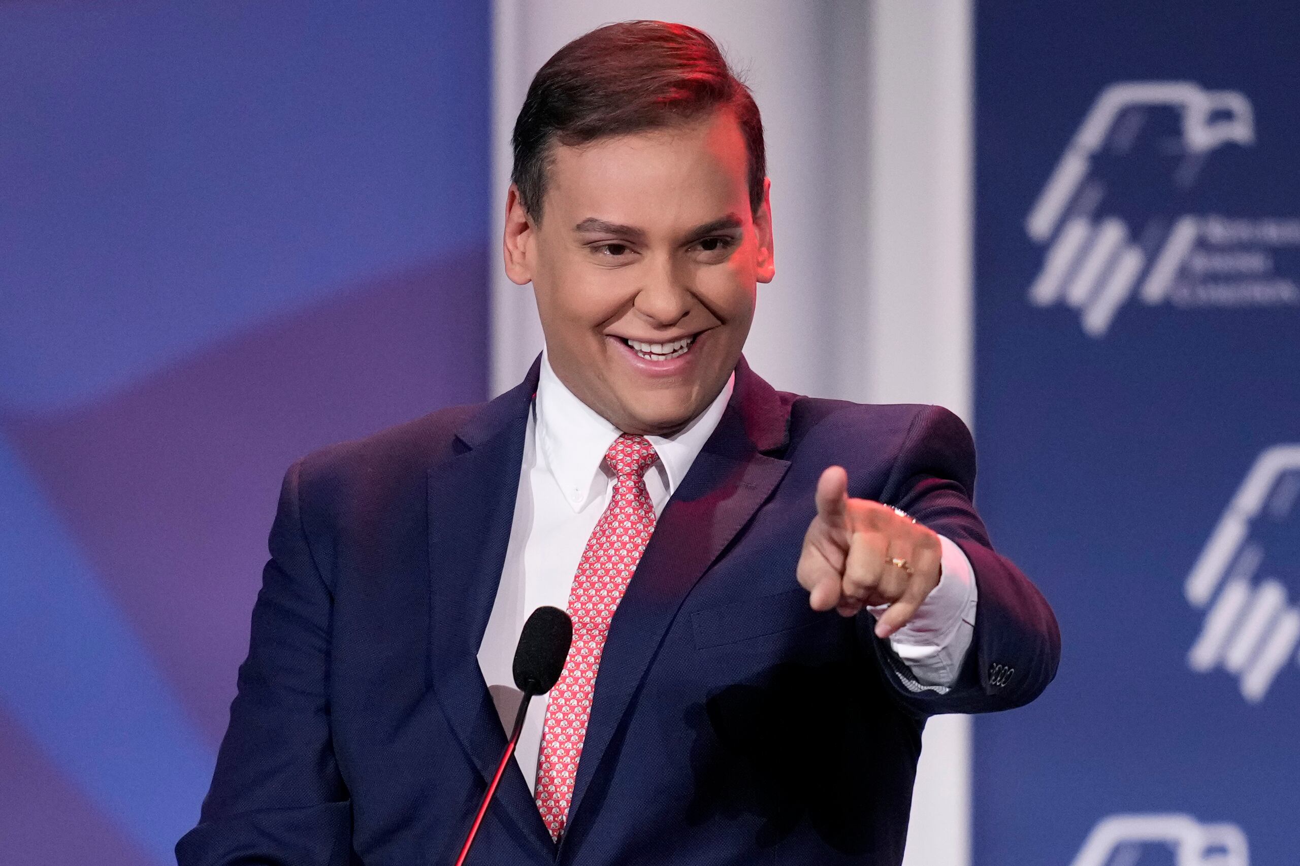 El representante electo republicano George Santos en un evento en Las Vegas el 19 de noviembre de 2022.  (Foto AP/John Locher)