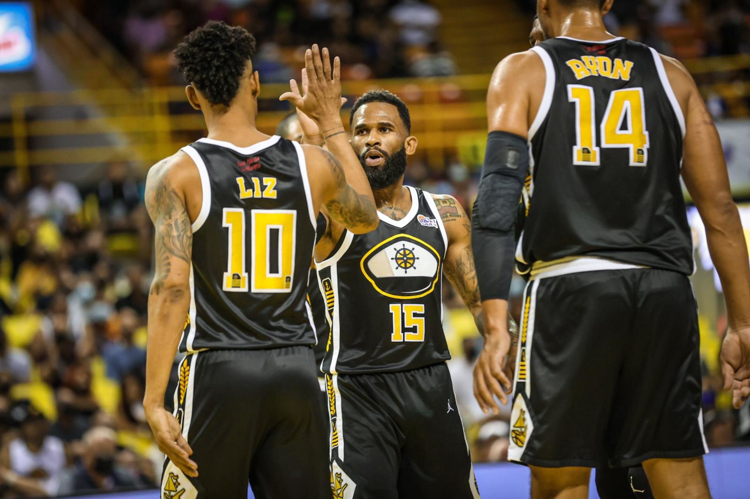 Walter Hodge, al centro, sería uno de los jugadores que los Capitanes de Arecibo que no estaría con el equipo para iniciar la temporada. Actualmente juega en Kuwait.