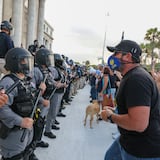 Tirijala a las afueras del Capitolio entre grupos a favor y en contra del gobierno 