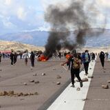 Gobernador regional peruano dispara contra manifestantes que atacaban su casa 