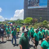 Trabajadores protestan en el Centro Gubernamental de Minillas