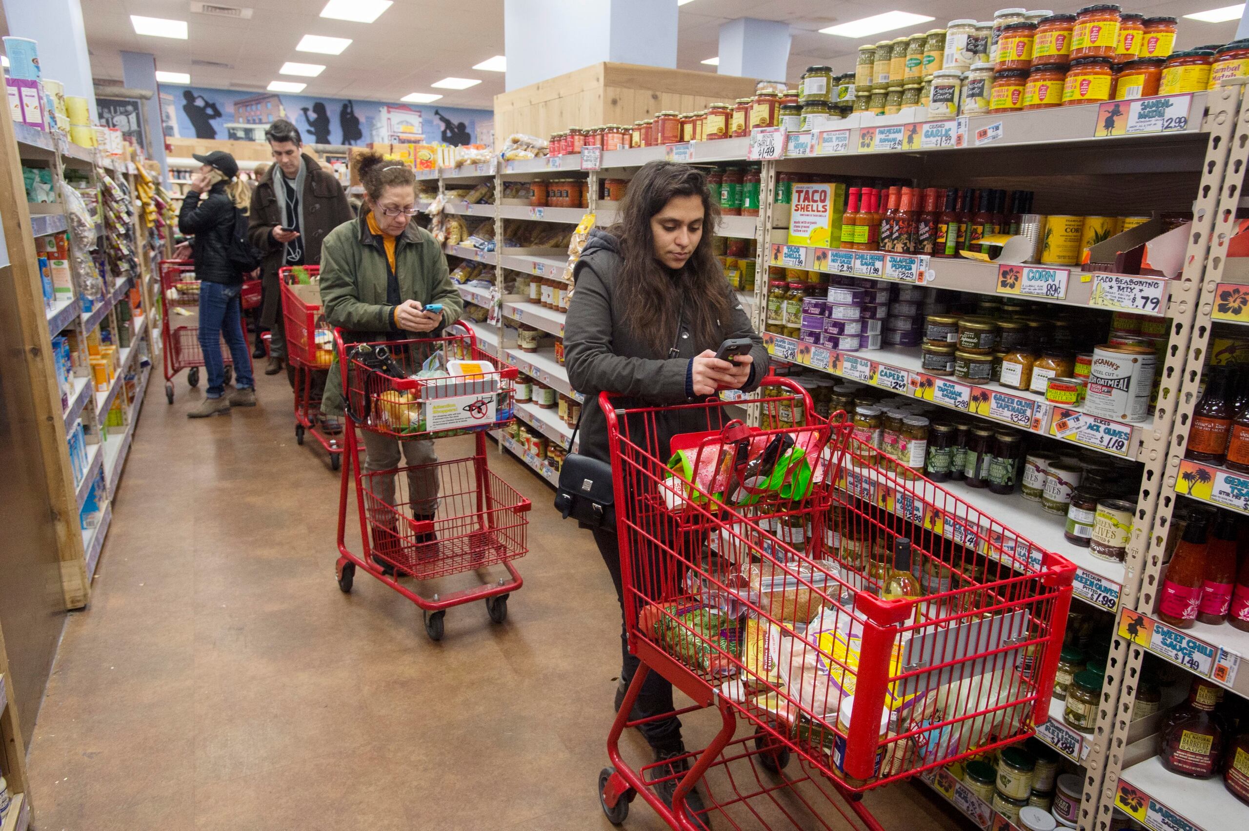 Estados Unidos registró en marzo la tasa de inflación más elevada desde 1981, de un 8.5%. (EFE/Michael Reynolds)