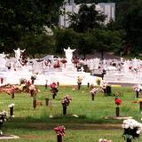 Protestan empleados de cementerio en Trujillo Alto 