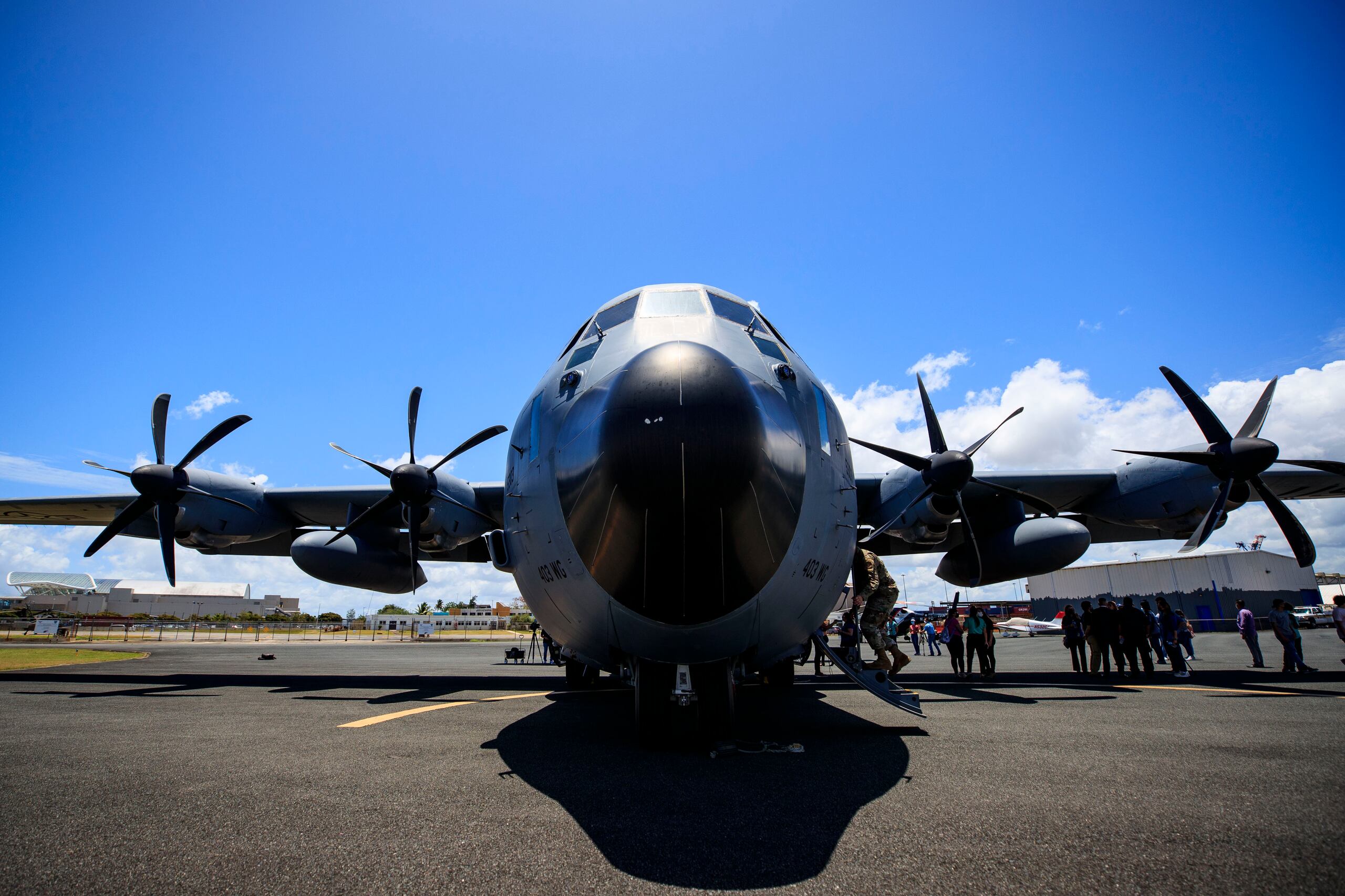 El avión Caza Huracanes estará abierto al público el sábado 22 de abril, de 8:30 a.m. a 2:30 p.m., en el aeropuerto de Aguadilla.