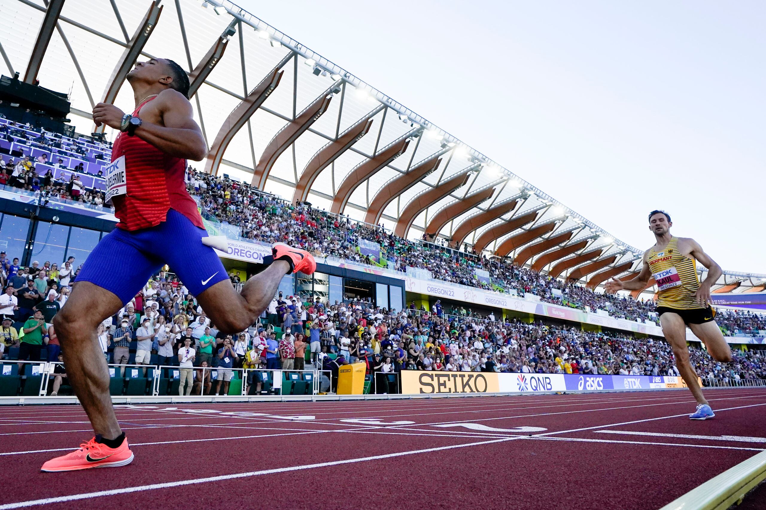 Ayden Owens-Delerme fijo un tiempo personal en su evento de 1,500 metros.