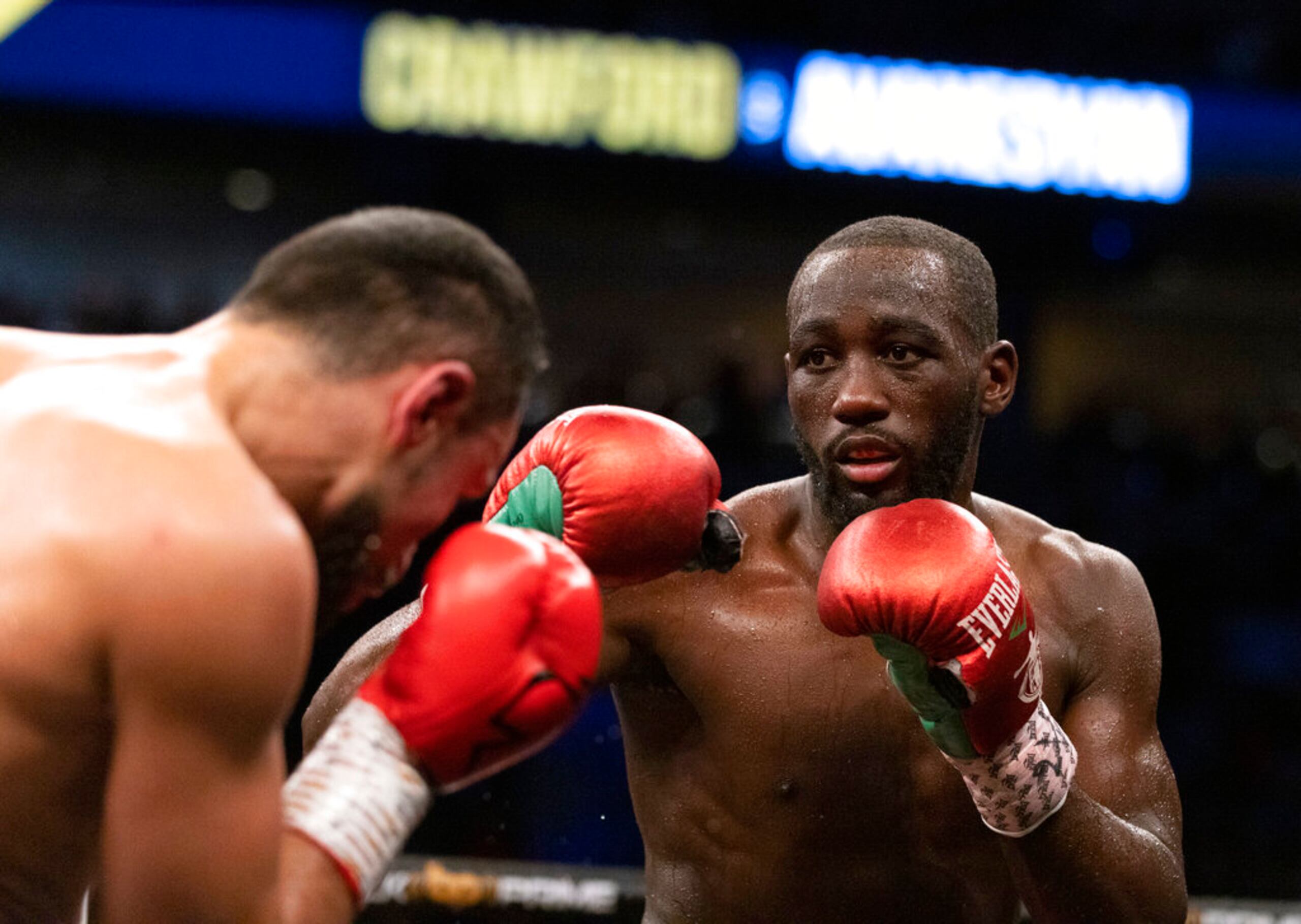 Terence Crawford venció a David Avanesyan para retener la faja wélter de la Organización Mundial de Boxeo.