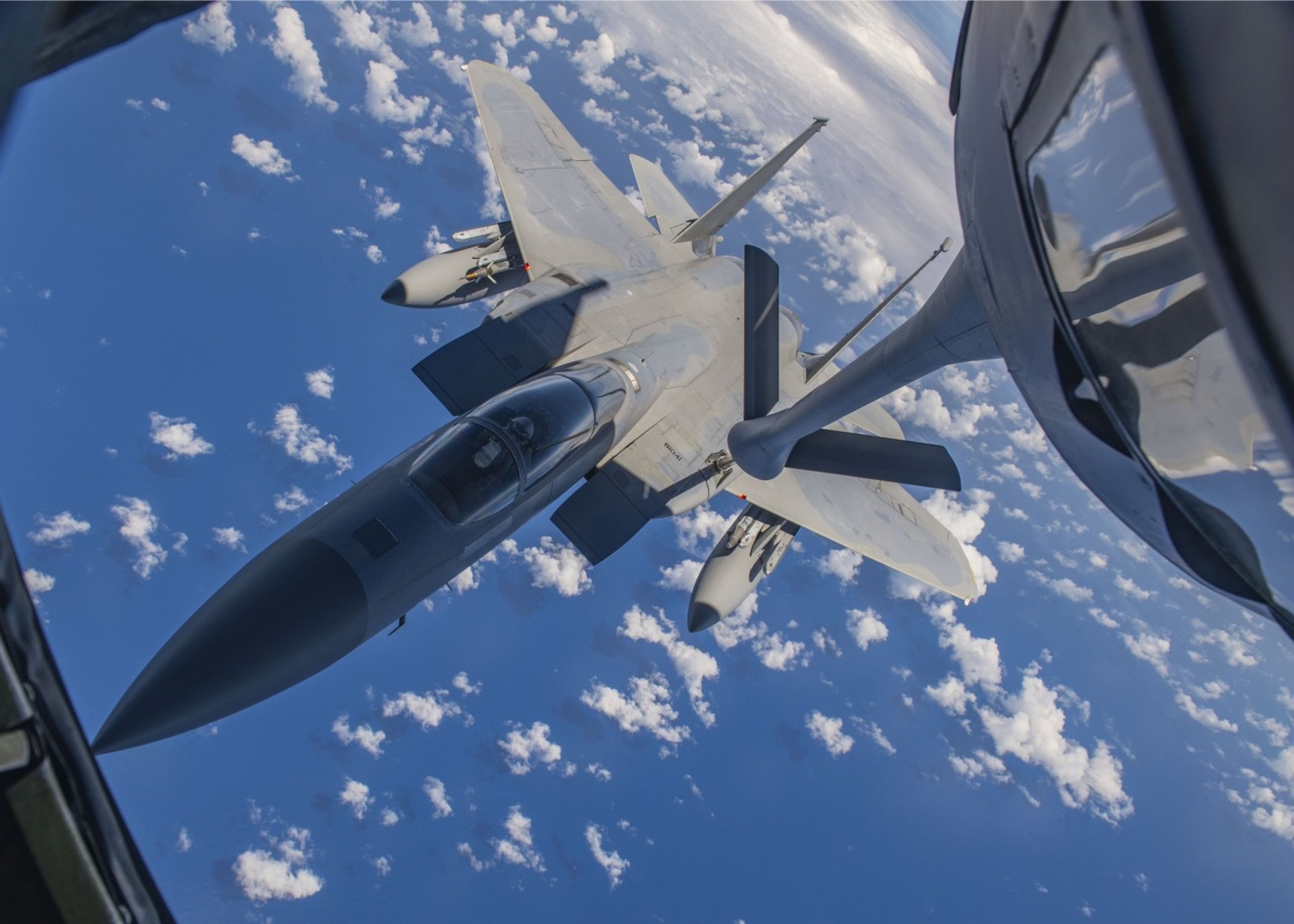 Avión militar durante el ejercicio "Noble Defender".