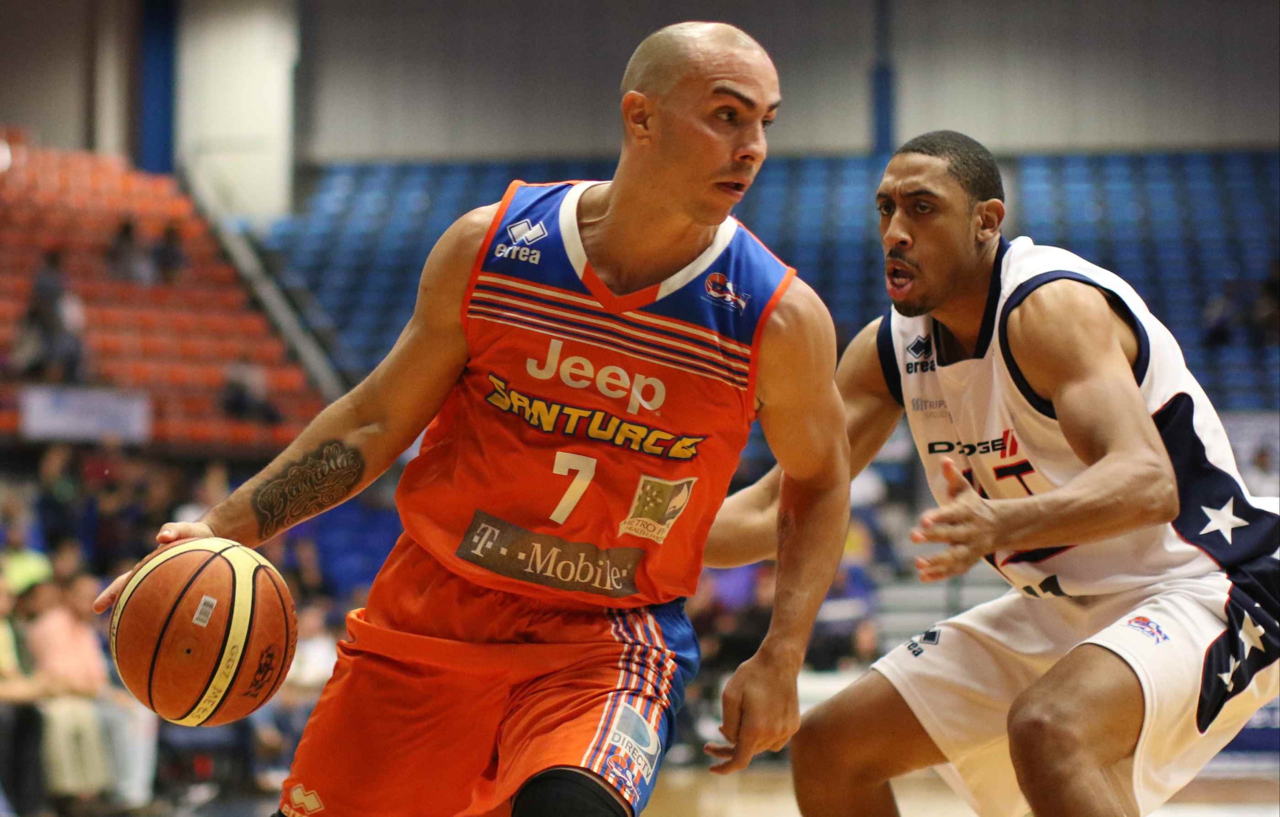 Carlos Arroyo y los Cangrejeros de Santurce también se colocaron a un juego de avanzar a la semifinal tras vencer 94-93 frente a los Mets de Santurce. (Gerardo Bello)