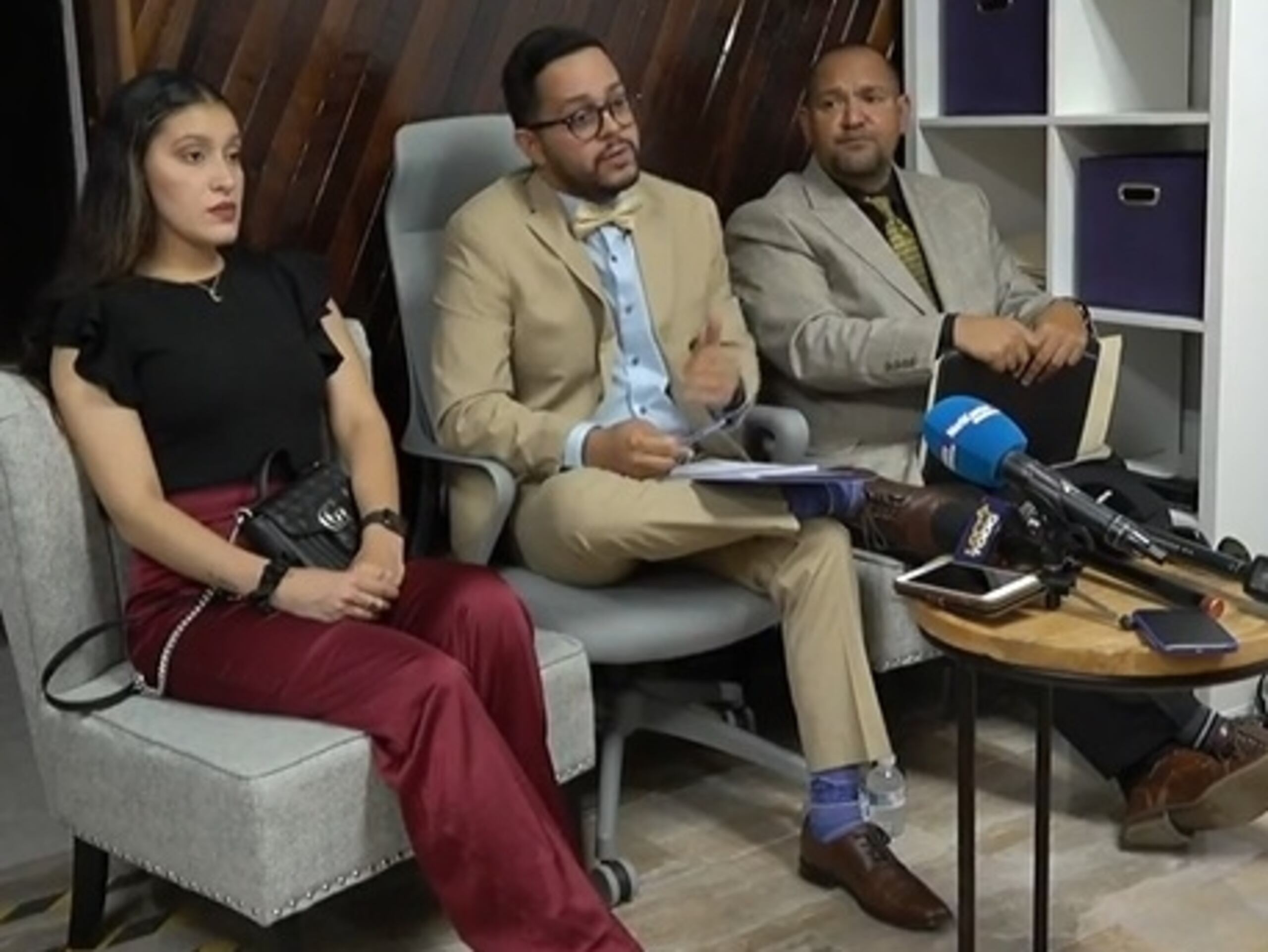 Dinorah Nicole Quiñones Jaramillo, hija del occiso, estuvo en la conferencia de prensa realizada por los licenciados Bryan Ramos Gil e Iván Alma Rozada.