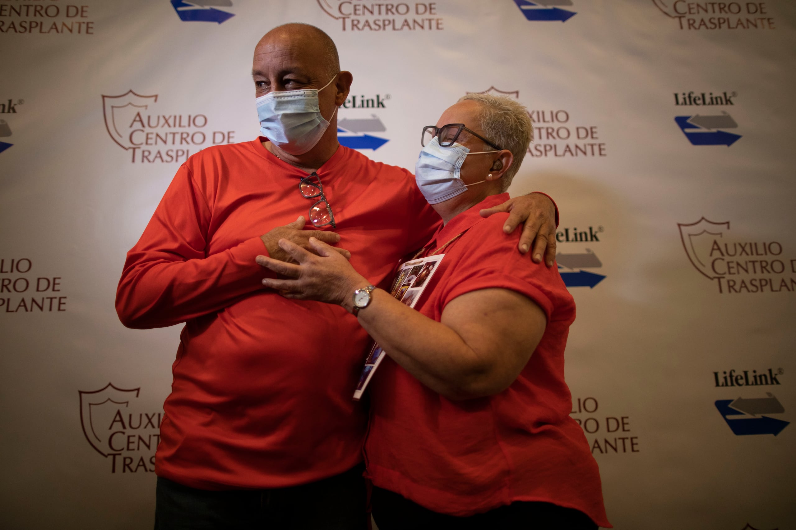 Wilfredo Pérez Torres e Iris Rodríguez, desconocidos hasta el momento, se convirtieron en una familia extendida el día de su encuentro.  

                         

Foto Xavier Araujo
xavier.araujo@gfrmedia.com

LIfeLink de Puerto Rico