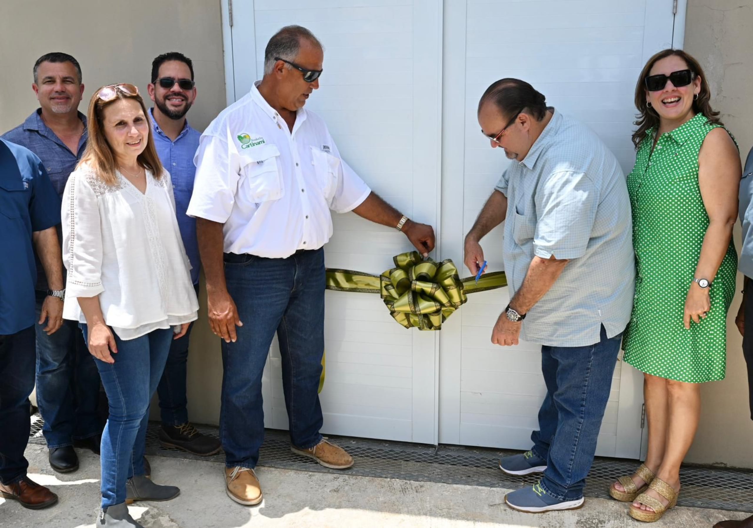 El secretario de Agricultura, Ramón González Beiró, inaugura nuevas instalaciones de Productos Cartinami, en Lares.