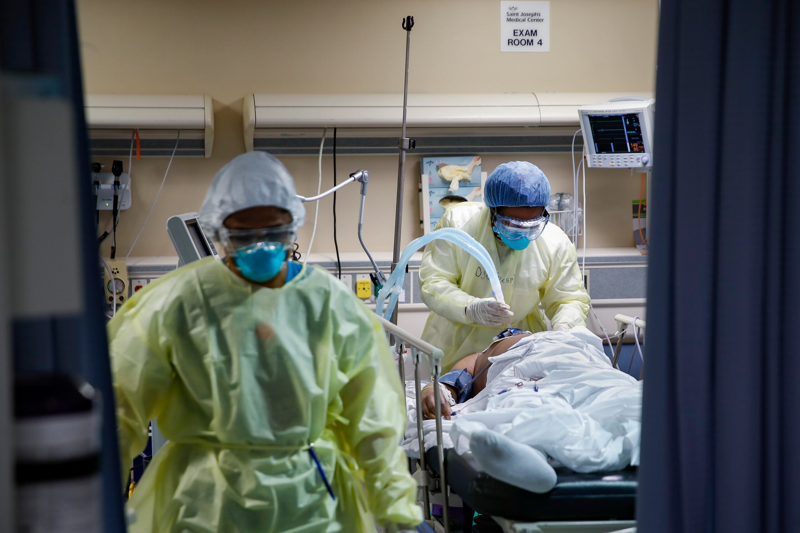 El fallecimiento de la menor  surge en momentos en que las cifras de hospitalizaciones de pacientes con COVID-19 se eleva a 147, de los cuales 12 están conectados a un ventilador.