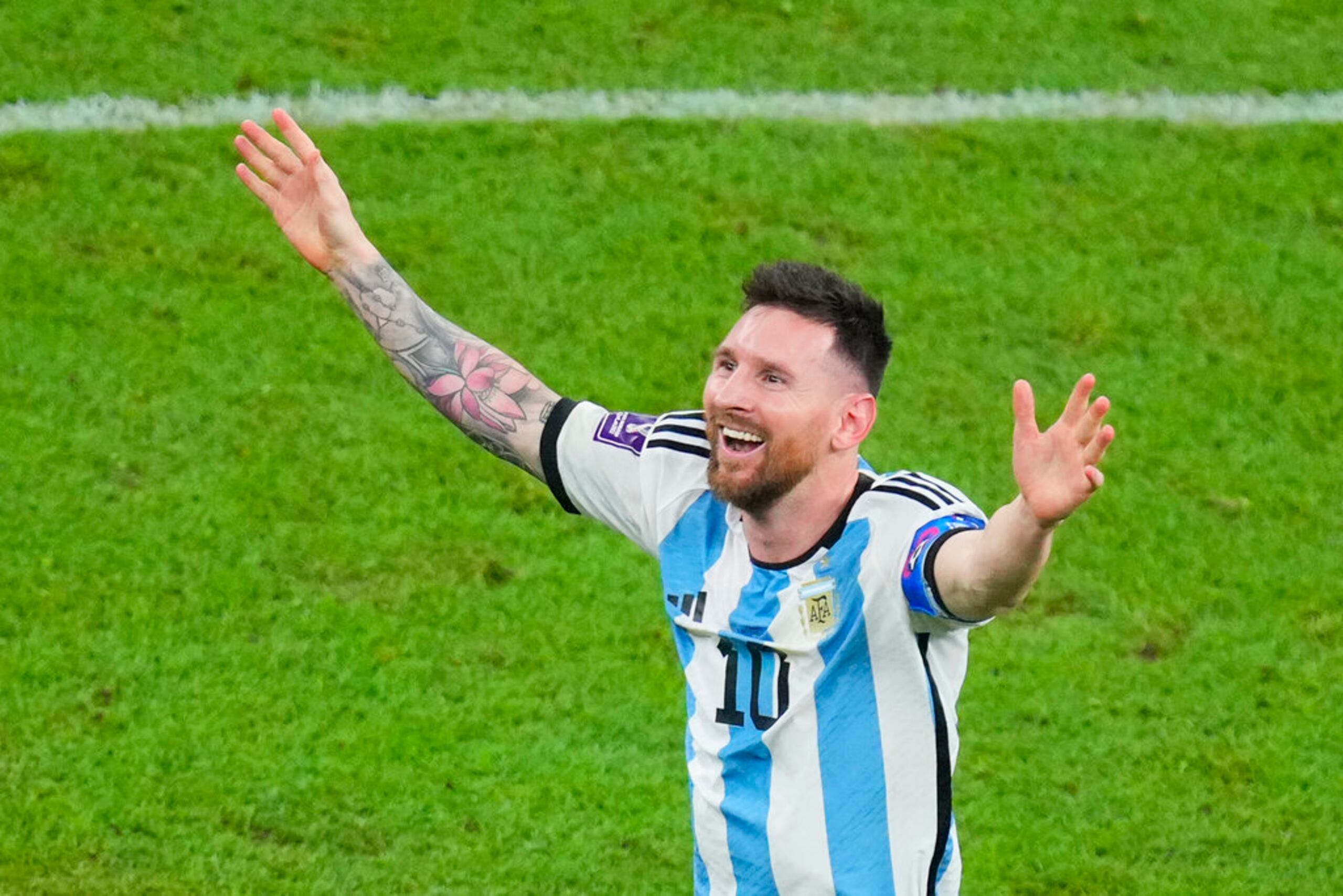 Lionel Messi festeja la coronación de Argentina en el Mundia.