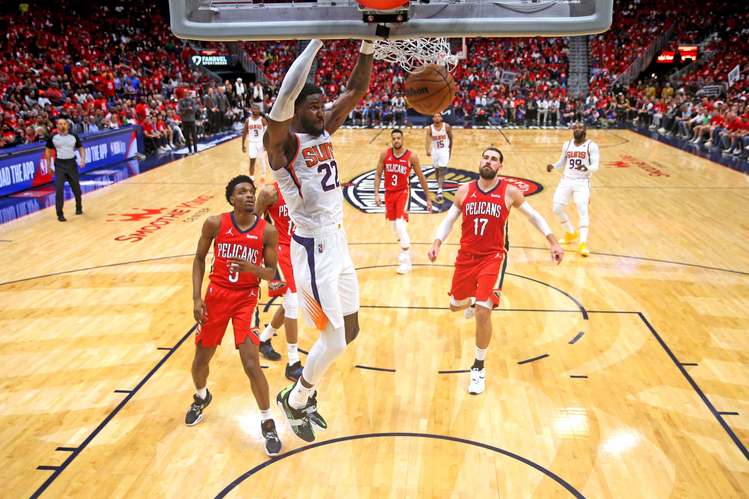 Deandre Ayton promedió 17.2 puntos y 10.2 rebotes la pasada temporada.