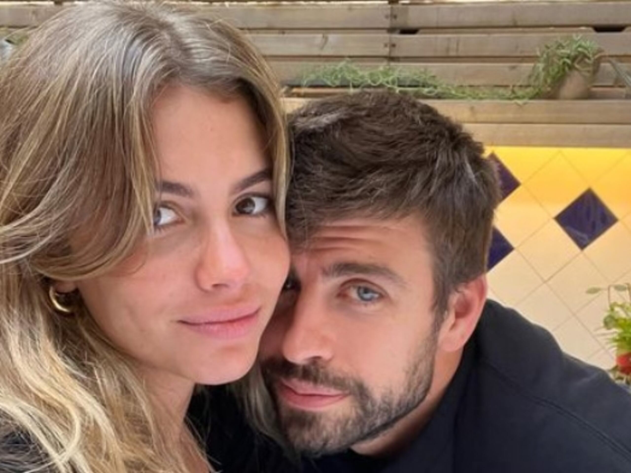 Piqué publica en Instagram una foto con su novia Clara Chia