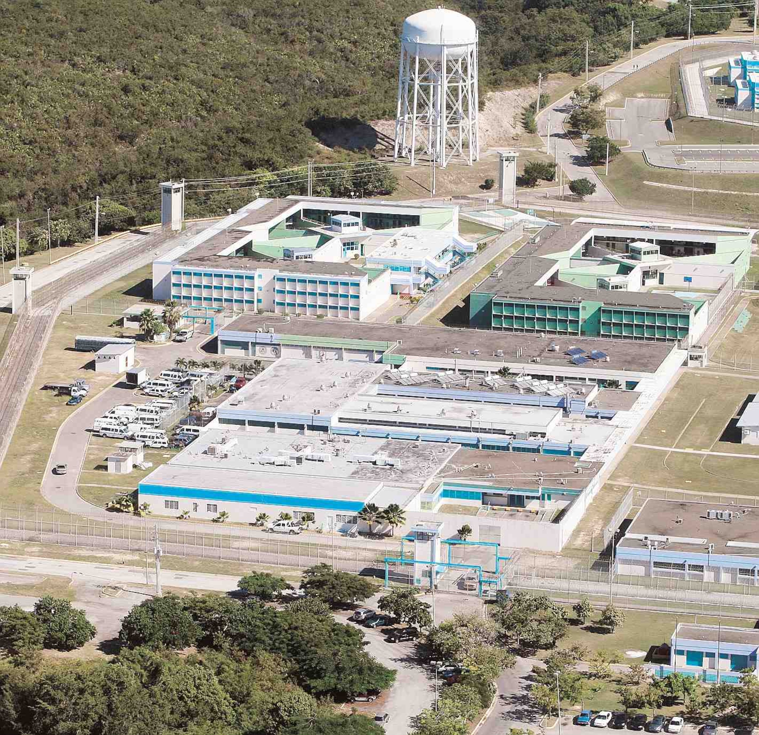 Vista aérea del Complejo penal Las Cucharas en Ponce.