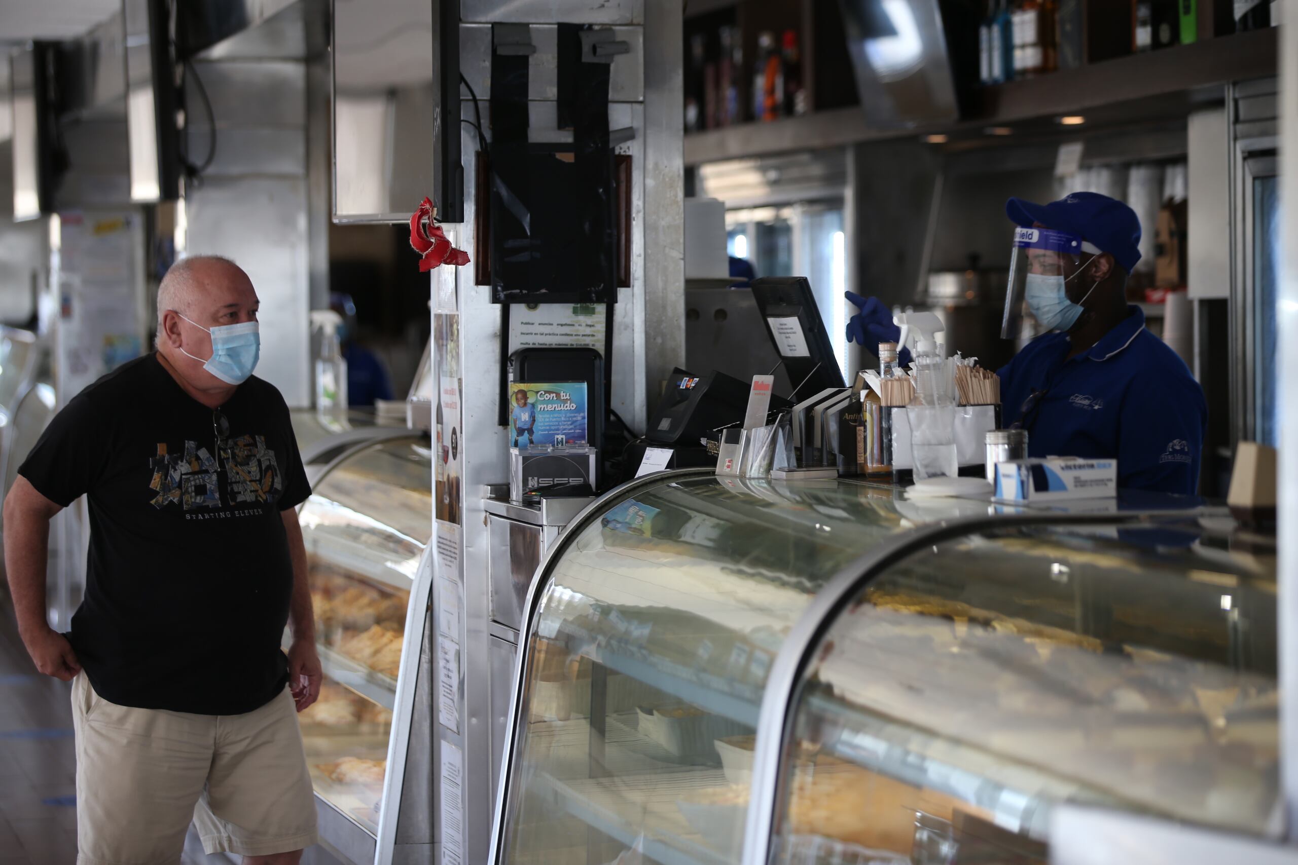 El uso de la mascarilla también es requerido en los restaurantes, chinchorros y panaderías, aun cuando la personas esté vacunada.