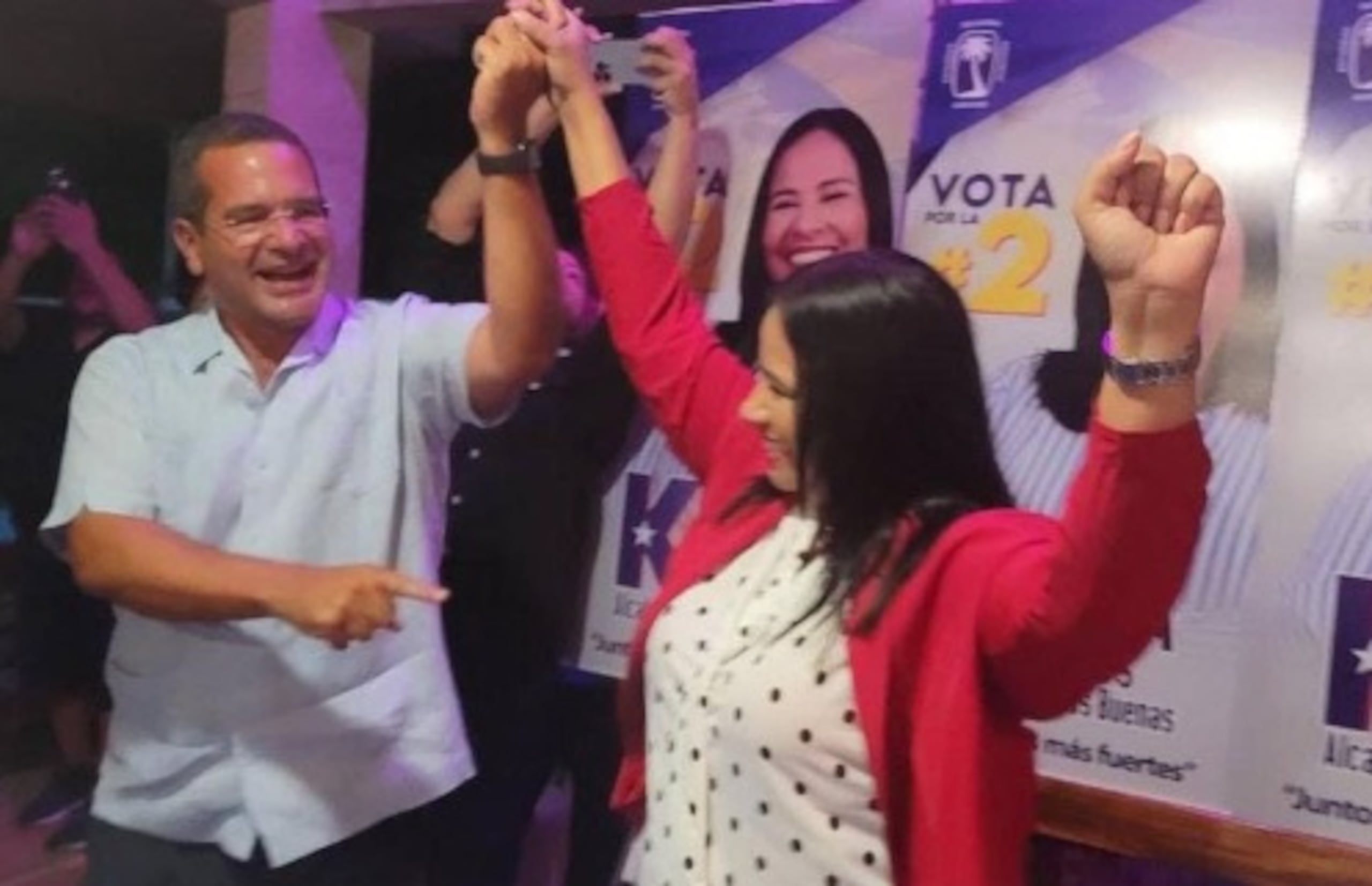 Pedro Pierluisi junto a la aspirante por la alcaldía de Aguas Buenas, Karina Nieves Serrano.