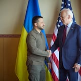 Biden dice que Zelenski le ha garantizado que Ucrania no usará los F-16 en territorio ruso 