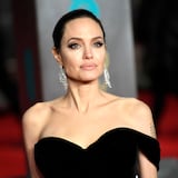 Angelina Jolie hace donación sorpresa a dos niños que tienen un puesto de limonadas