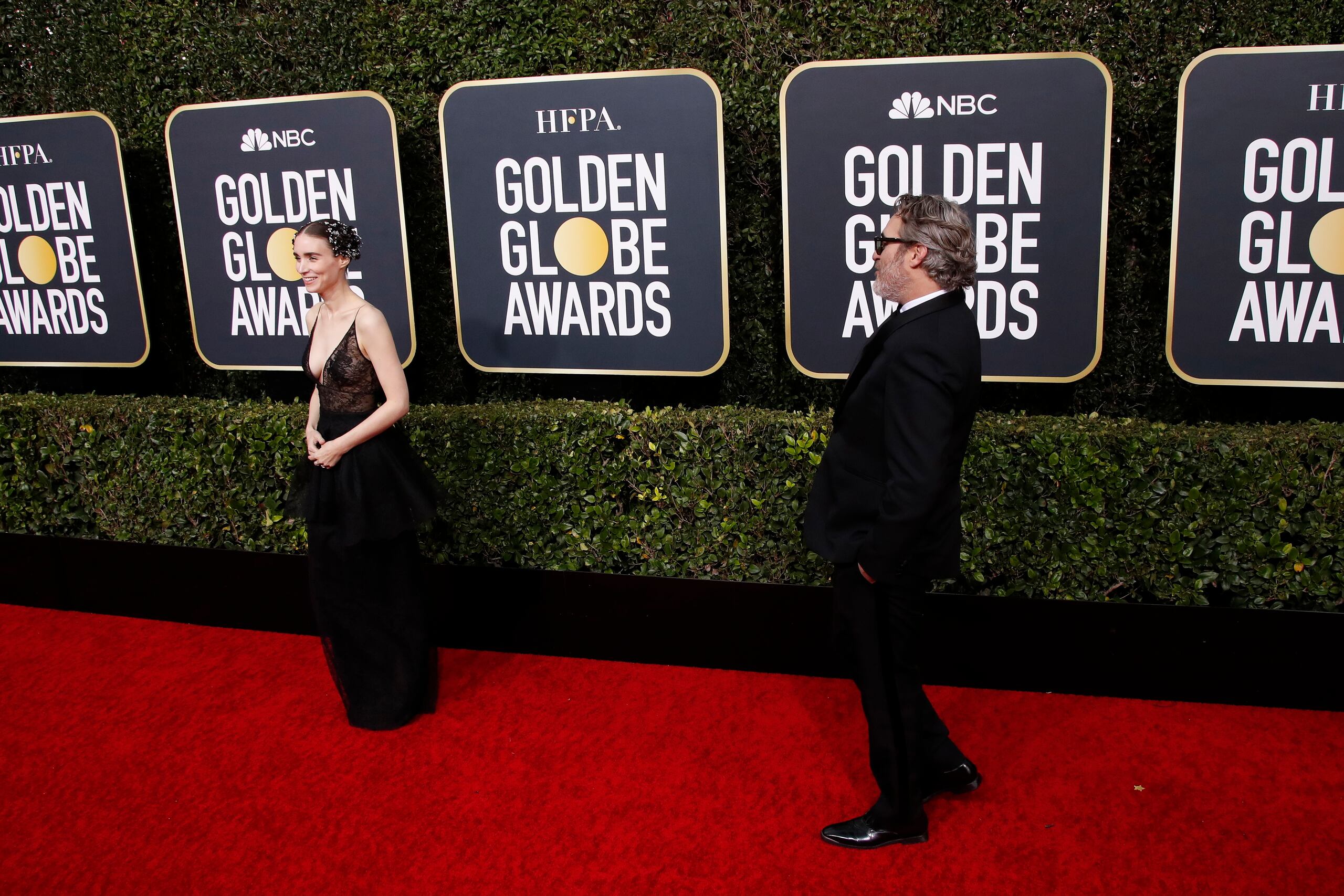 Joaquín Phoenix y Rooney Mara en los Globos de Oro en Beverly Hills, California, el pasado mes de enero de 2020, una de las pocas ocasiones en que se les ha podido retratar juntos.