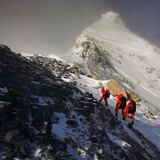 Chino se convierte en el primer asiático ciego en ascender al Everest