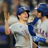 Los Rangers remontaron para derrotar 12-6 a los Blue Jays