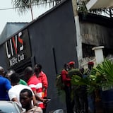 Al menos 17 muertos en incendio en popular club nocturno de Camerún
