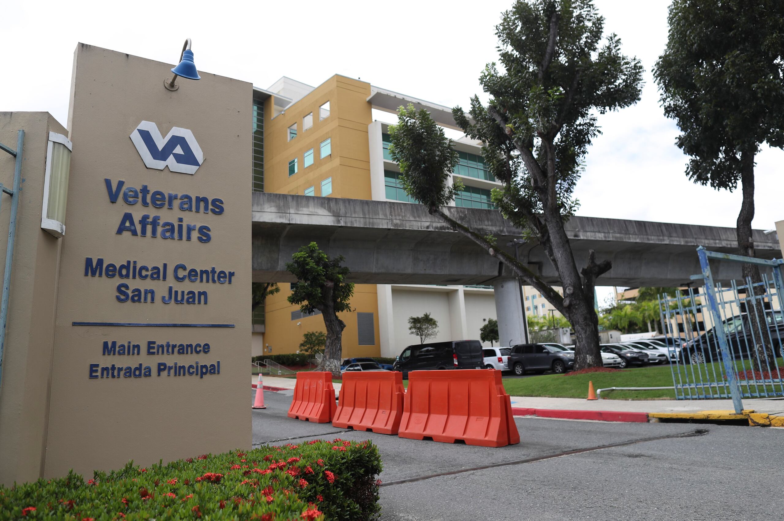 Entrada del Hospital de Veteranos en San Juan.