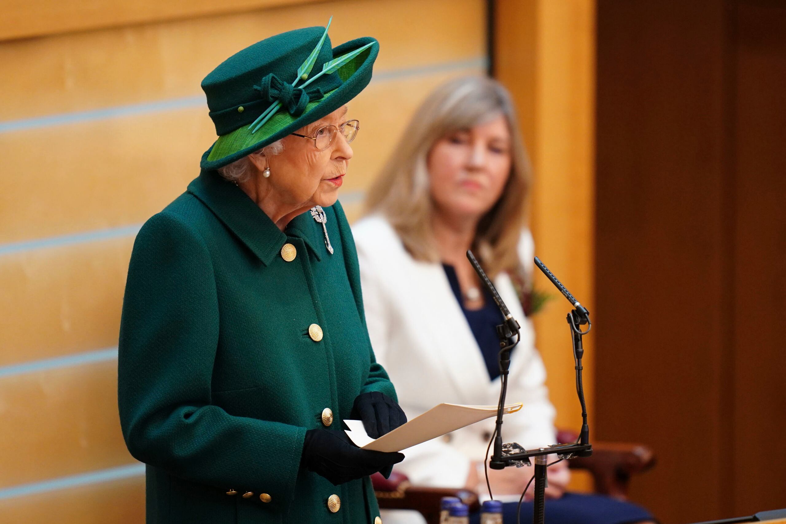 La reina ha aceptado pagar la defensa de su hijo con los fondos de su ducado de Lancaster, que asciende a $31.3 millones.