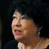 Jueza Sonia Sotomayor invita a hacer un análisis crítico sobre la Policía