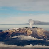 Baja la actividad sísmica de volcán Nevado del Ruiz, en Colombia 