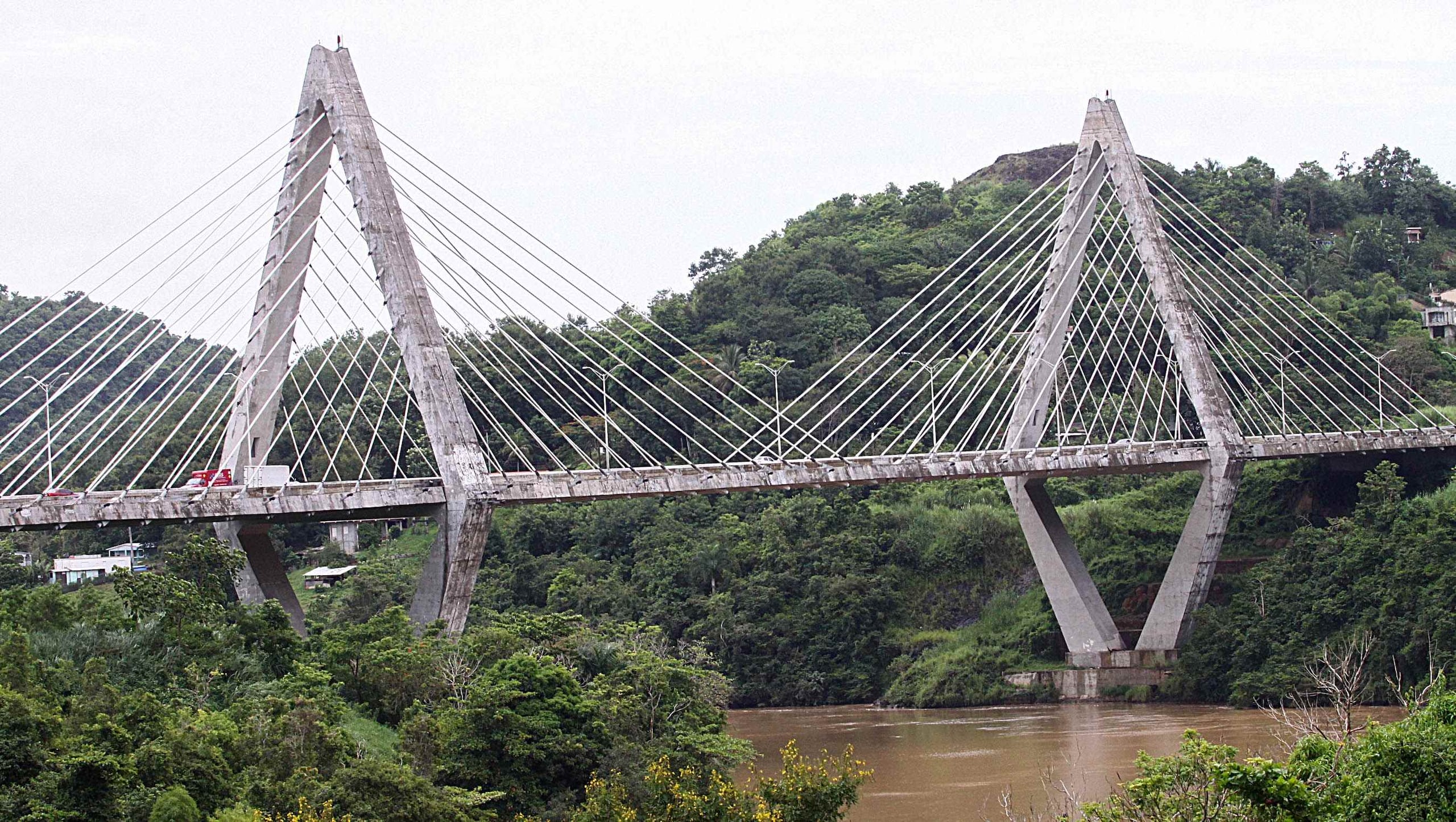 El puente atirantado de Naranjito fue inaugurado en el 2008 y tuvo un costo de $31 millones.